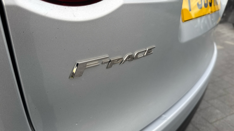 Jaguar F-Pace 2.0d Portfolio 5dr Auto AWD Diesel Estate